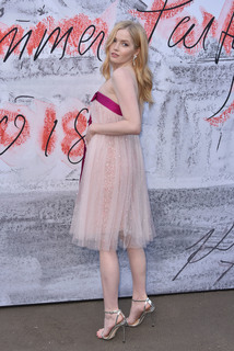 Ellie Bamber feet photo thumbnail