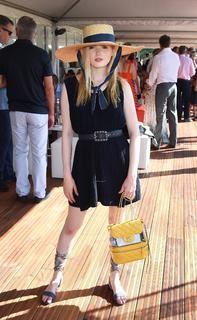 Ellie Bamber feet photo thumbnail