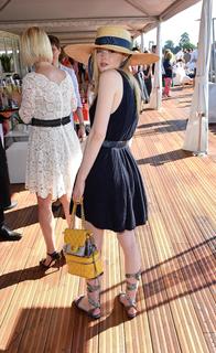 Ellie Bamber feet photo thumbnail