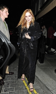 Ellie Bamber feet photo thumbnail