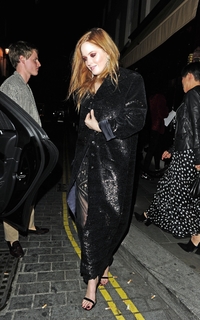 Ellie Bamber feet photo thumbnail