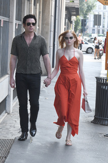 Ellie Bamber feet photo thumbnail