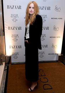 Ellie Bamber feet photo thumbnail