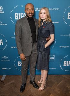 Ellie Bamber feet photo thumbnail