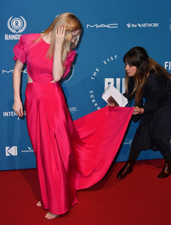 Ellie Bamber feet photo thumbnail