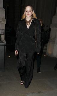 Ellie Bamber feet photo thumbnail