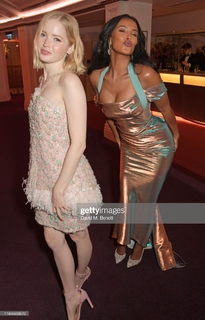 Ellie Bamber feet photo thumbnail