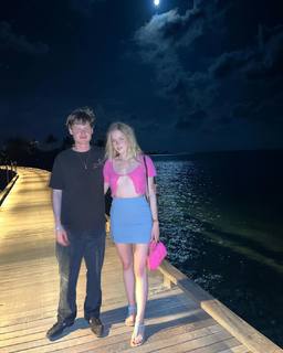 Ellie Bamber feet photo thumbnail