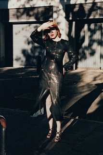 Ellie Bamber feet photo thumbnail