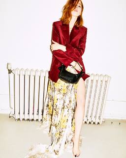 Ellie Bamber feet photo thumbnail