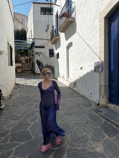 Ellie Bamber feet photo thumbnail