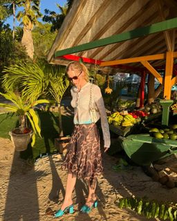 Ellie Bamber feet photo 18