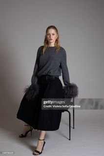 Ellie Bamber feet photo 17