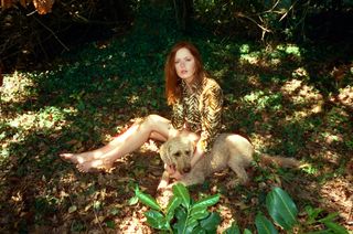 Ellie Bamber feet photo 9