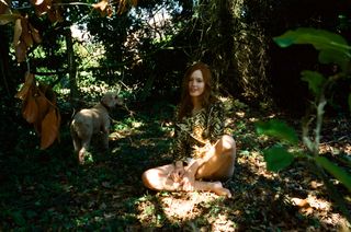 Ellie Bamber feet photo 6