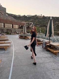 Ellie Bamber feet photo 3