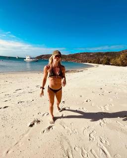 Ellie Carpenter feet photo 2