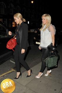 Ellie Goulding feet photo thumbnail