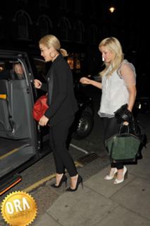 Ellie Goulding feet photo thumbnail