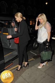 Ellie Goulding feet photo thumbnail