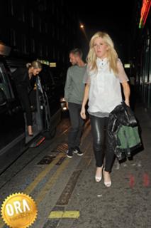 Ellie Goulding feet photo thumbnail
