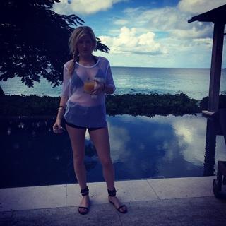 Ellie Goulding feet photo thumbnail
