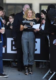 Ellie Goulding feet photo thumbnail