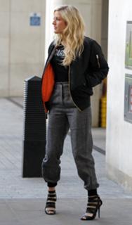 Ellie Goulding feet photo thumbnail