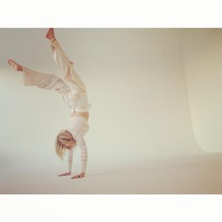 Ellie Goulding feet photo thumbnail