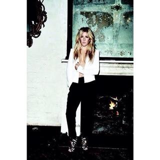 Ellie Goulding feet photo thumbnail