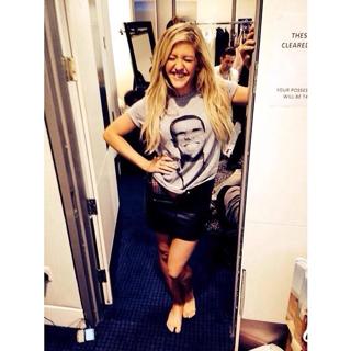 Ellie Goulding feet photo thumbnail