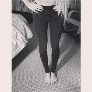 Ellie Goulding feet photo thumbnail