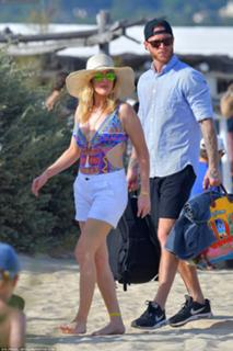 Ellie Goulding feet photo thumbnail