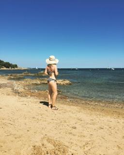 Ellie Goulding feet photo thumbnail