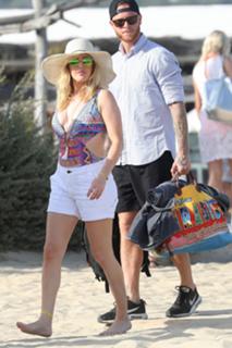 Ellie Goulding feet photo thumbnail