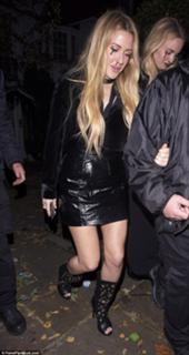 Ellie Goulding feet photo thumbnail