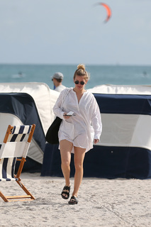 Ellie Goulding feet photo thumbnail