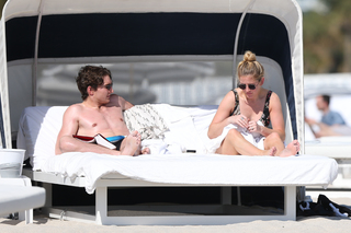 Ellie Goulding feet photo thumbnail