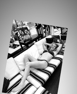 Ellie Goulding feet photo thumbnail