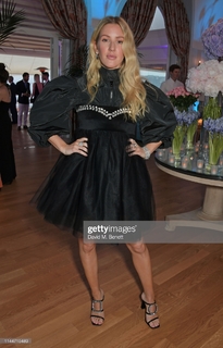 Ellie Goulding feet photo thumbnail