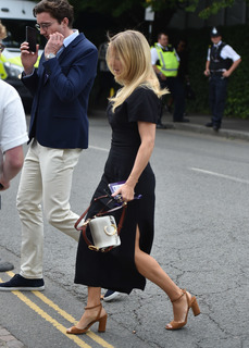 Ellie Goulding feet photo thumbnail