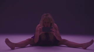 Ellie Goulding feet photo thumbnail