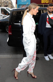 Ellie Goulding feet photo thumbnail