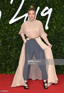 Ellie Goulding feet photo thumbnail