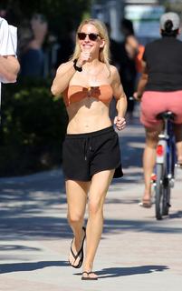 Ellie Goulding feet photo thumbnail