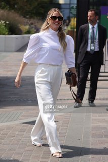 Ellie Goulding feet photo thumbnail