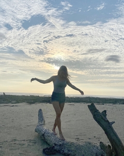 Ellie Goulding feet photo thumbnail