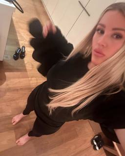 Ellie Goulding feet photo thumbnail