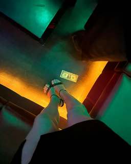 Ellie Goulding feet photo thumbnail