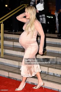 Ellie Goulding feet photo 8
